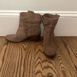 Vince camuto ankle booties 7.5